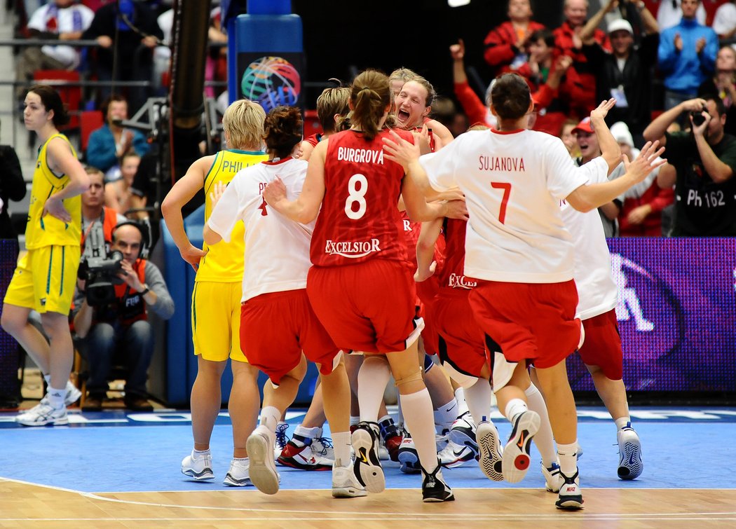 Je to tam! České basketbalistky slaví postup do semifinále mistrovství světa