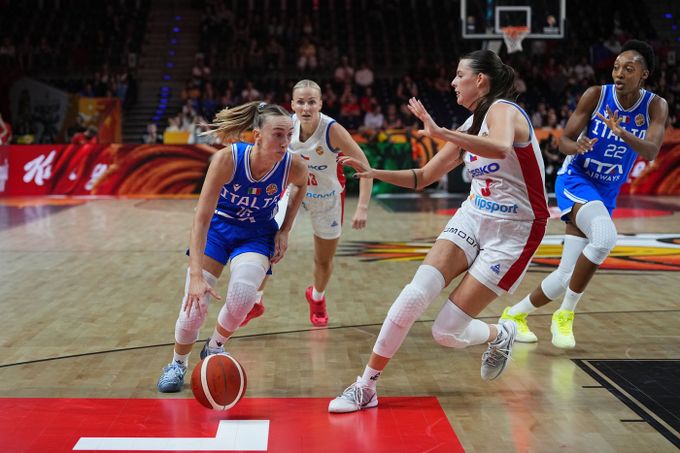 Česko - Itálie 54:63. Dobrý první poločas nestačil. Basketbalistky na úvod MS prohrály Česko - Itálie 54:63. Dobrý první poločas nestačil. Basketbalistky na úvod MS prohrály