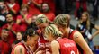 České basketbalistky Veronika Bortelová, Ivana Večeřová, Hana Horáková a Jana Veselá se radují ze stříbrných medailí