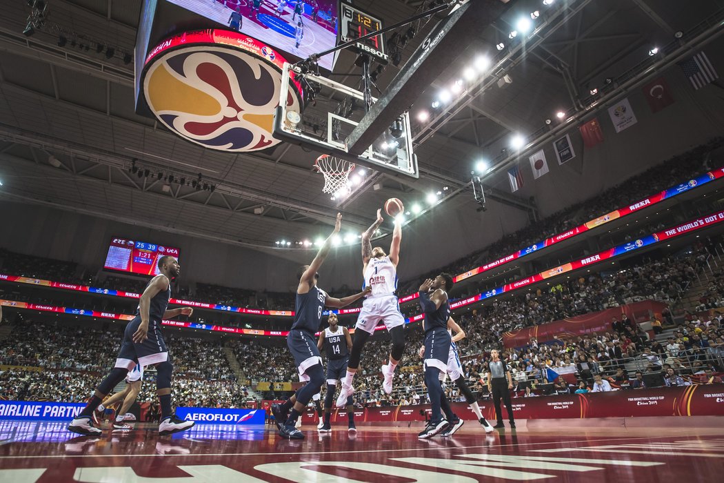 Čeští basketbalisté prohráli s Američany o 21 bodů