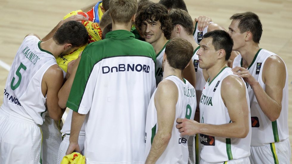 Basketbalisté Litvy se radují z postupu do čtvrtfinále