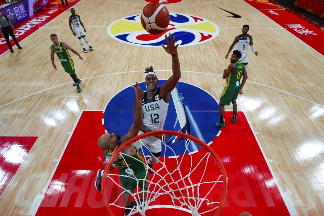 Myles Turner pomohl k výhře USA nad Brazílií a tím i postupu českých basketbalistů do čtvrtfinále 16 body