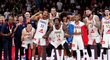Basketbalisté Francie se radují ze zisku bronzových medailí na světovém šampionátu v Číně