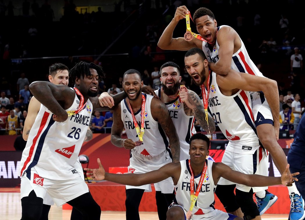 Basketbalisté Francie předvedli v zápase o 3. místo na MS v Číně proti Austrálii skvělý obrat. Ačkoliv prohrávali o 15 bodů, dokázali vybojovat bronzové medaile