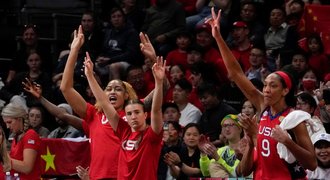 Američanky ovládly MS basketbalistek. Slaví i dvě hráčky USK Praha