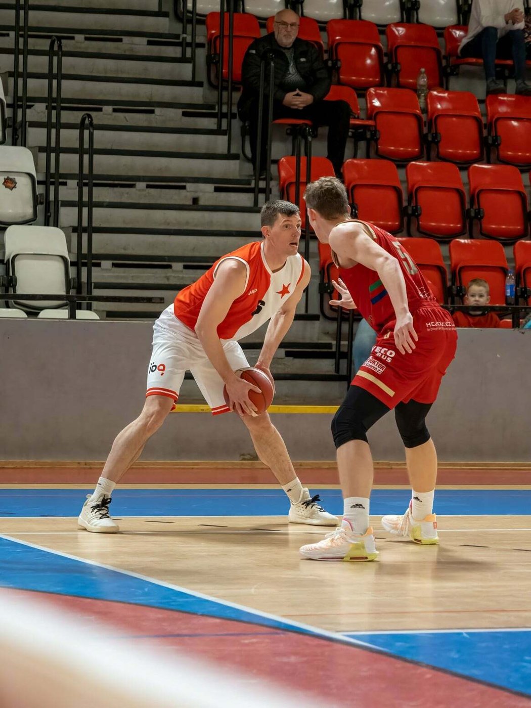 Basketbalová Slavia touží po návratu do nejvyšší soutěže, plánu pomáhá i Pavel Pumprla