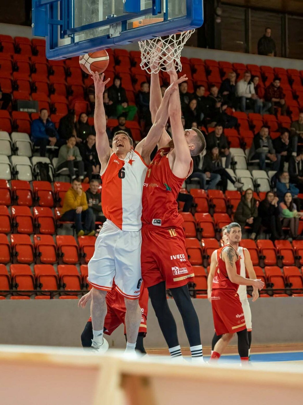 Basketbalová Slavia touží po návratu do nejvyšší soutěže, plánu pomáhá i Pavel Pumprla