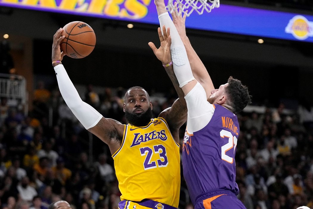 LeBron James s posílenými LA Lakers necíli na nic jiného než titul