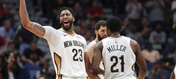 Basketbalista Anthony Davis dotáhl v NBA New Orleans k šesté výhře v řadě