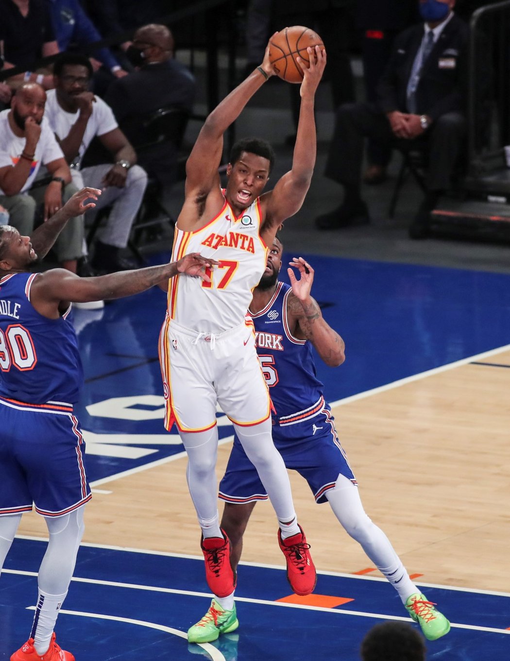 Basketbalisté Atlanty postoupili po výhře 103:89 v Madison Square Garden a celkem 4:1 na zápasy přes newyorské Knicks do druhého kola play off NBA