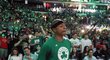 Bostonský Isaiah Thomas před úvodním zápasem play off NBA. Den před tím mu zemřela sestra při autonehodě.