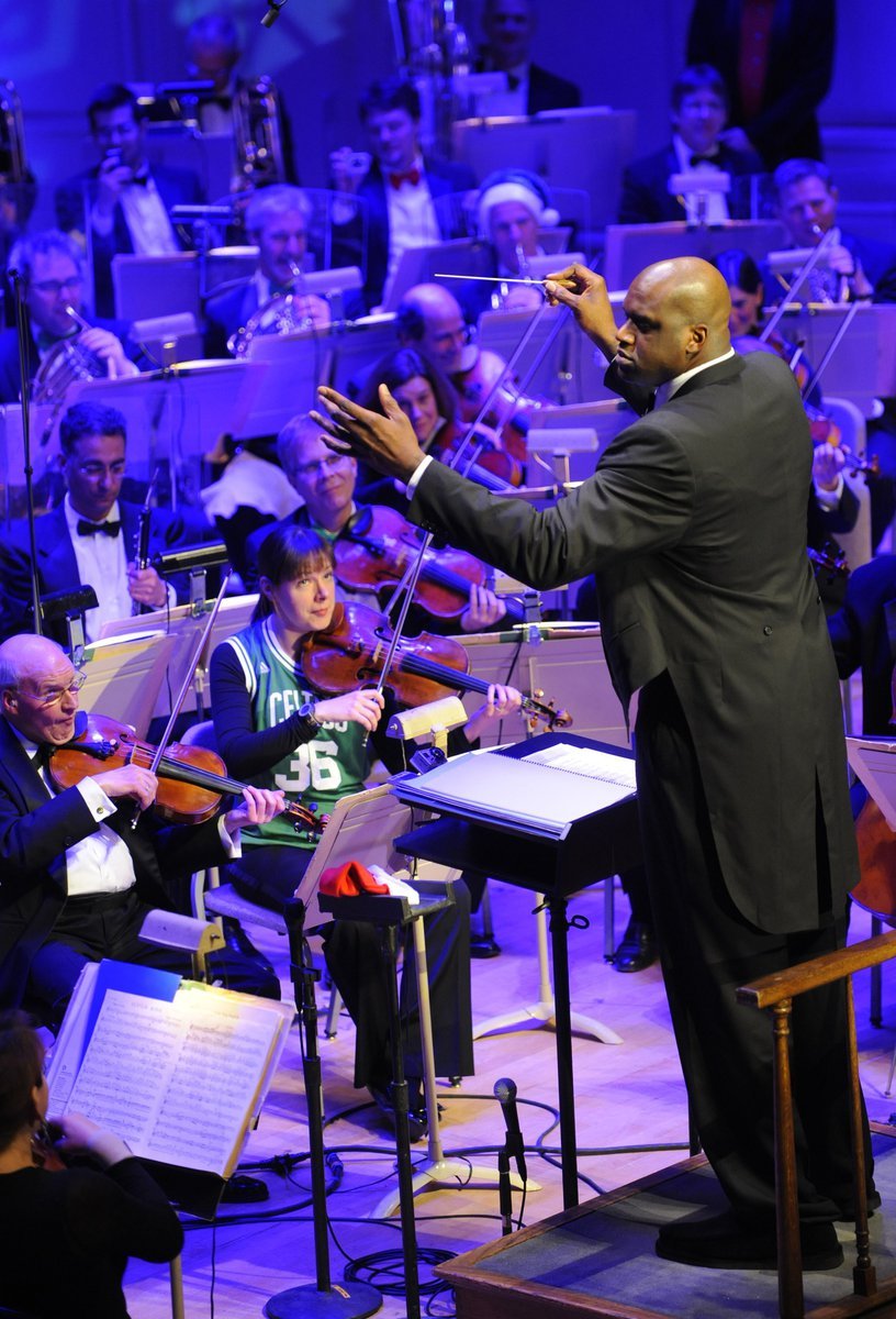 Shaquille O&#39;Neal diriguje Bostonský symfonický orchestr, hraje se We Are the Champions