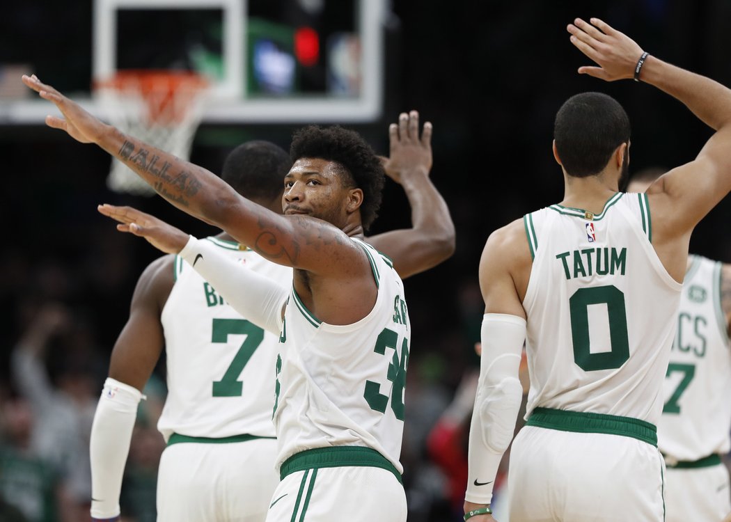 Nejlepším týmem basketbalové NBA zůstává po osmé výhře v řadě Boston.