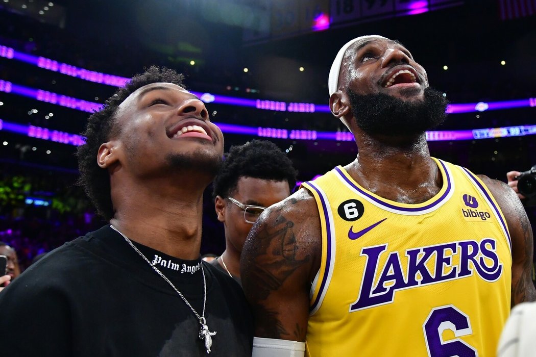 Bronny James a táta LeBron po zápase Lakers