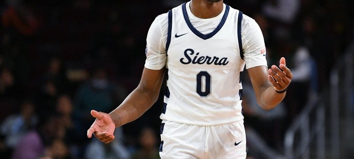 LeBron James Junior v dresu své střední školy Sierra Canyon