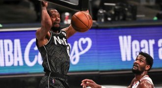 Brooklynu se vrátil Durant, s Irvingem pomohl srazit Phoenix