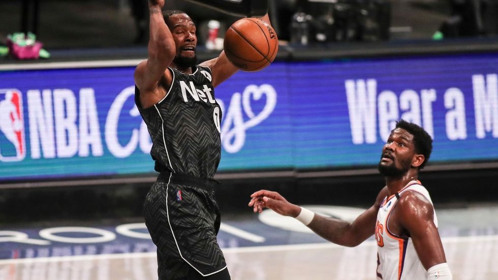 Kevin Durant se vrátil do sestavy a pomohl srazit Phoenix