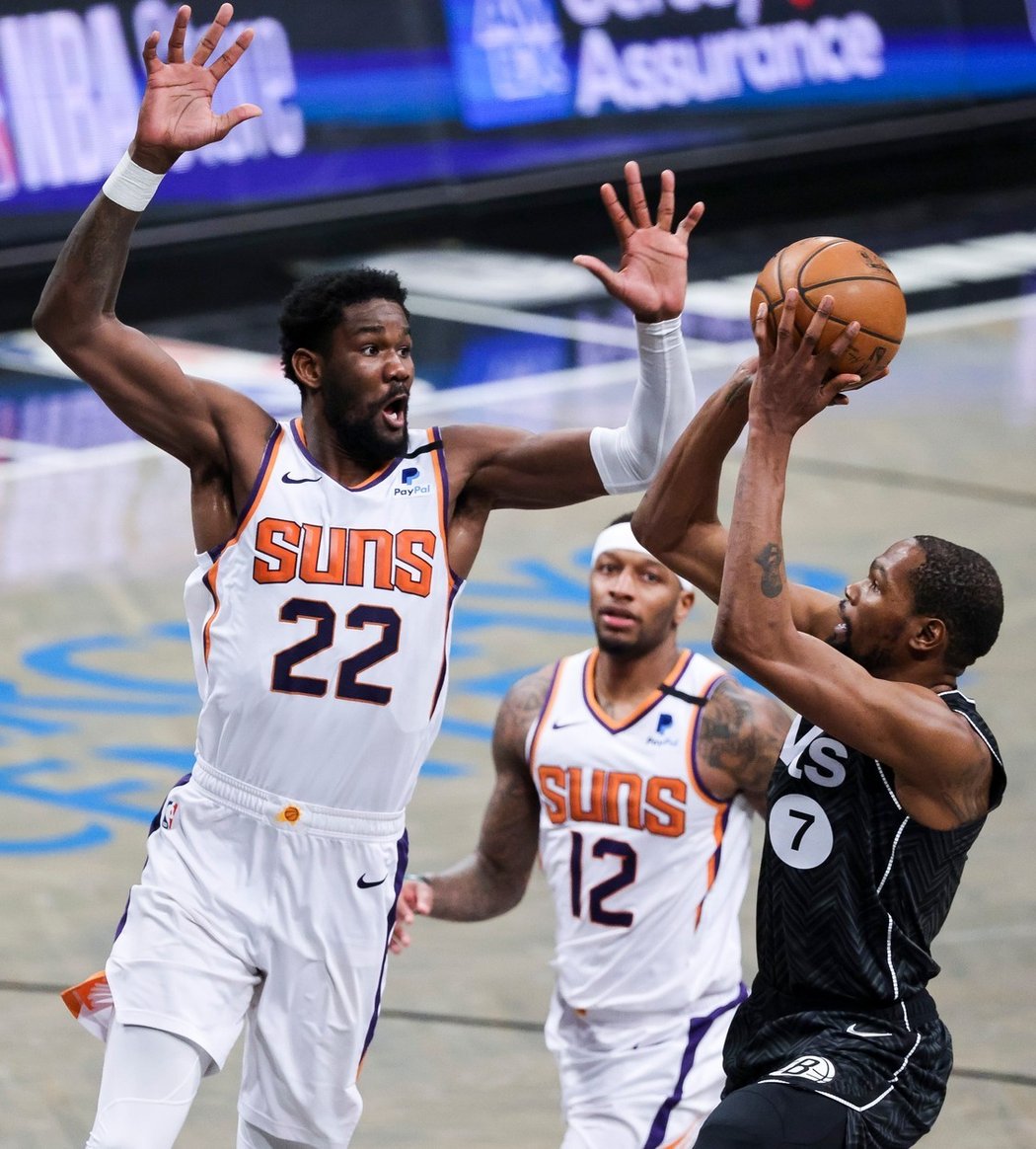 Kevin Durant se vrátil do sestavy a pomohl srazit Phoenix