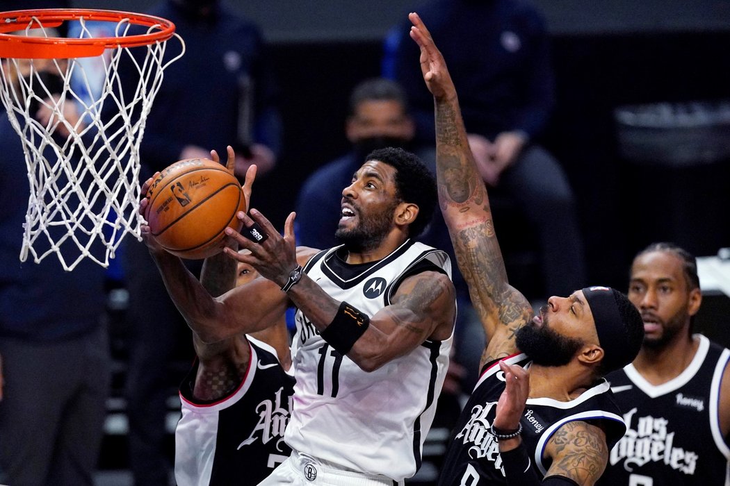 Basketbalisté Brooklynu Nets porazili Los Angeles Clippers na jejich hřišti 112:108 a vyhráli i páté utkání NBA během šňůry po západním pobřeží, což se jim povedlo poprvé v klubové historii.