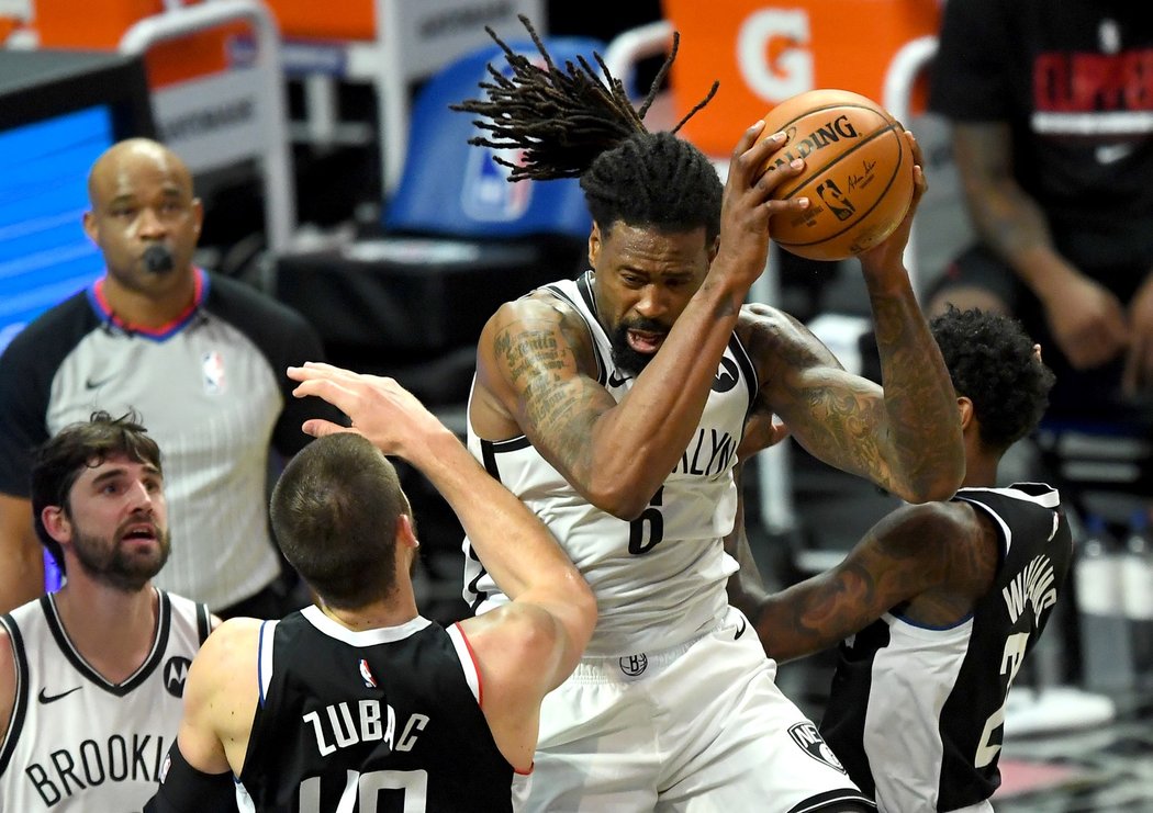 Basketbalisté Brooklynu Nets porazili Los Angeles Clippers na jejich hřišti 112:108 a vyhráli i páté utkání NBA během šňůry po západním pobřeží, což se jim povedlo poprvé v klubové historii.