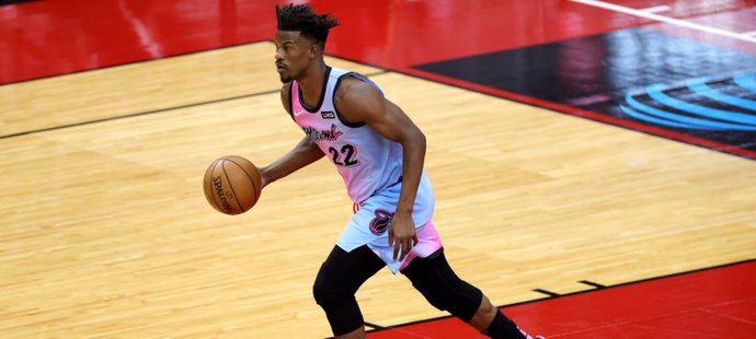 Jimmy Butler dotáhl Miami k výhře ziskem 27 bodů, 10 doskoků a 10 asistencí