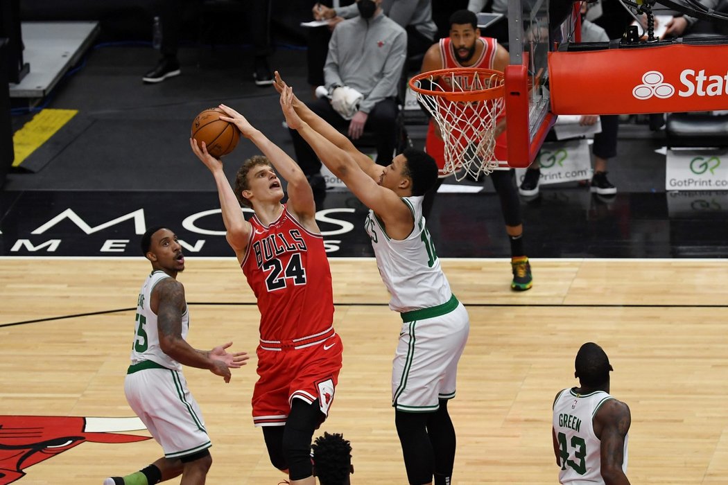 Basketbalisté Chicaga Bulls v utkání NBA proti Bostonu Celtics