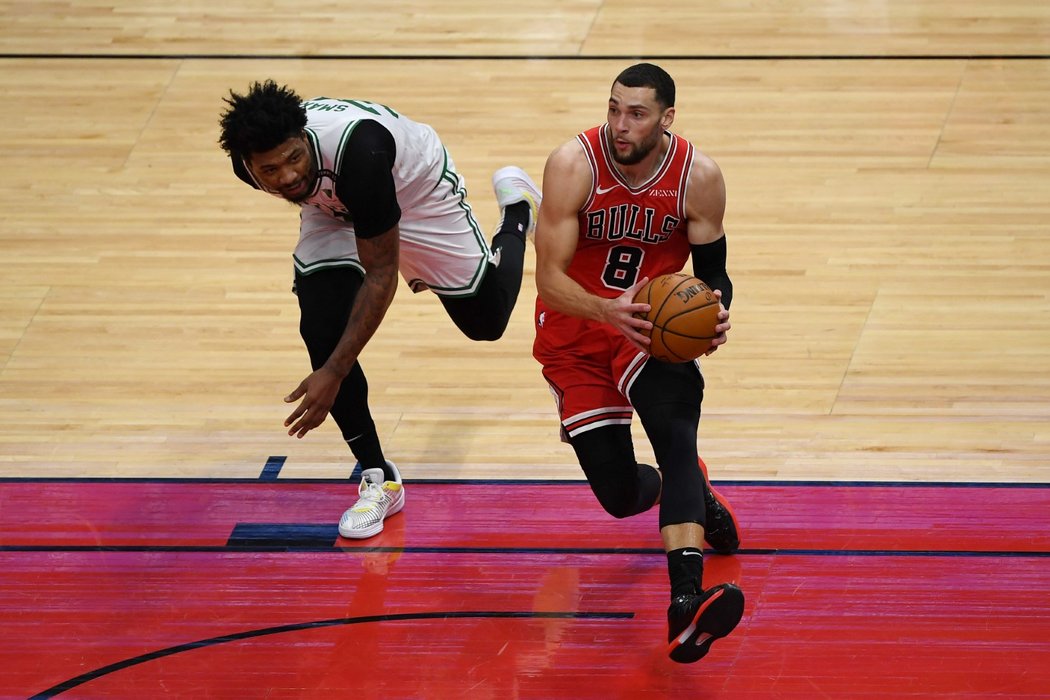 Basketbalisté Chicaga Bulls v utkání NBA proti Bostonu Celtics