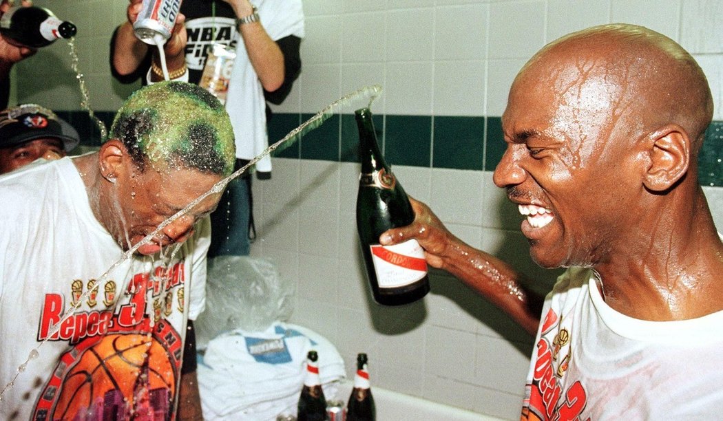 Dennis Rodman a Michael Jordan měli mnoho důvodů k bouřlivým oslavám