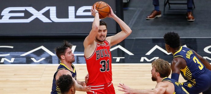 Ani devět asistencí Tomáše Satoranského nestačilo Bulls k výhře nad Indianou