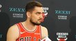 Tomáš Satoranský poprvé v dresu Chicago Bulls vedle zkušeného spoluhráče Thaddeuse Younga