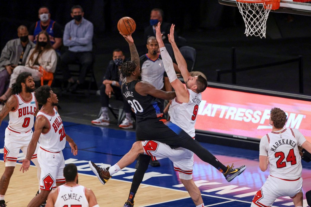 Basketbalisté Chicaga podlehli NY Knicks a play off se jim vzdaluje