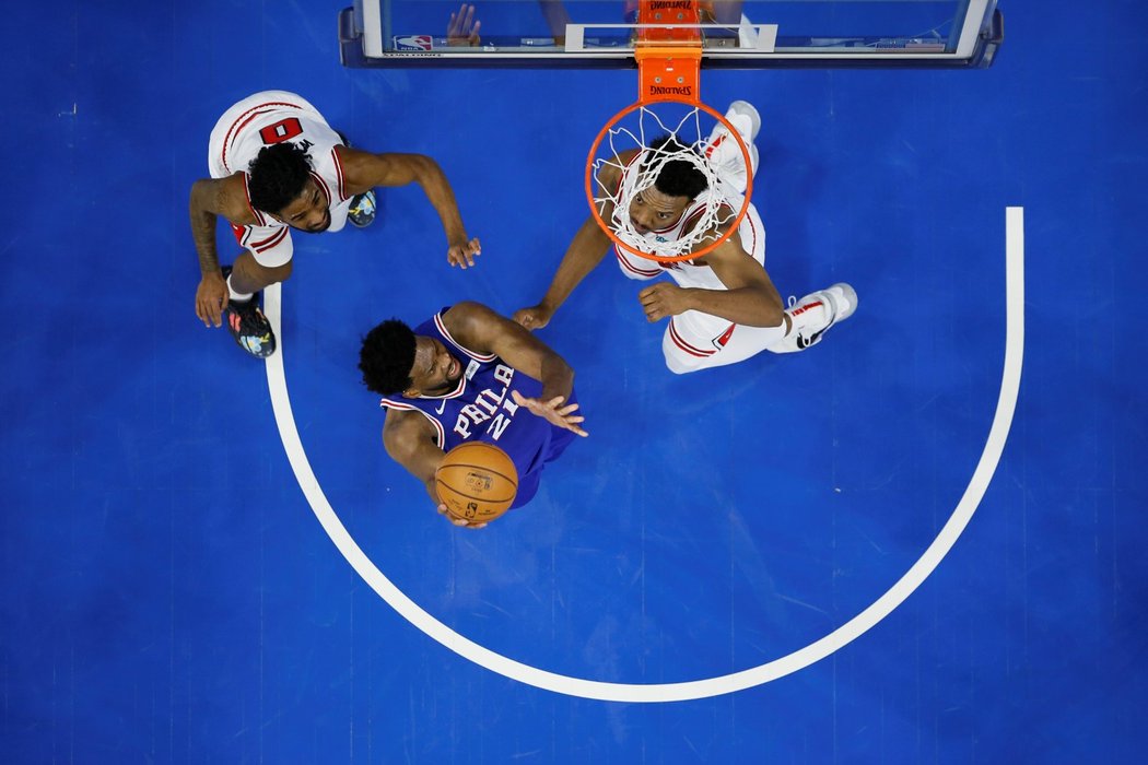 Joel Embiid nastřílel Chicagu 50 bodů