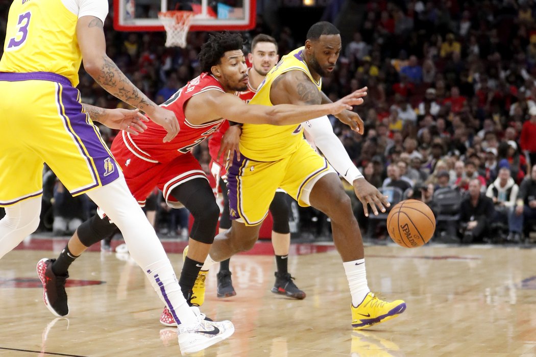 Chicago s Tomášem Satoranským podlehlo lídrovi NBA týmu Lakers 112:118. LeBron James zařídil výhru triple doublem, český basketbalista dal sedm bodů.