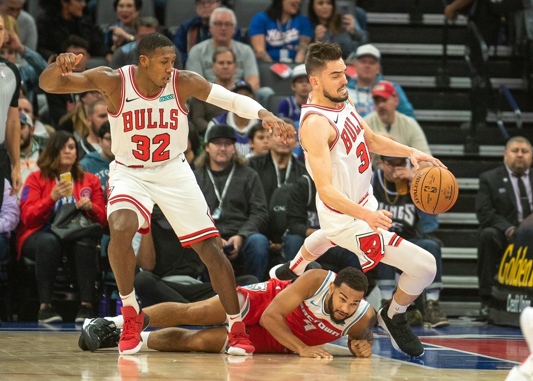 Kris Dunn a Tomáš Satoranský tenhle souboj proti Sacramentu vyhráli