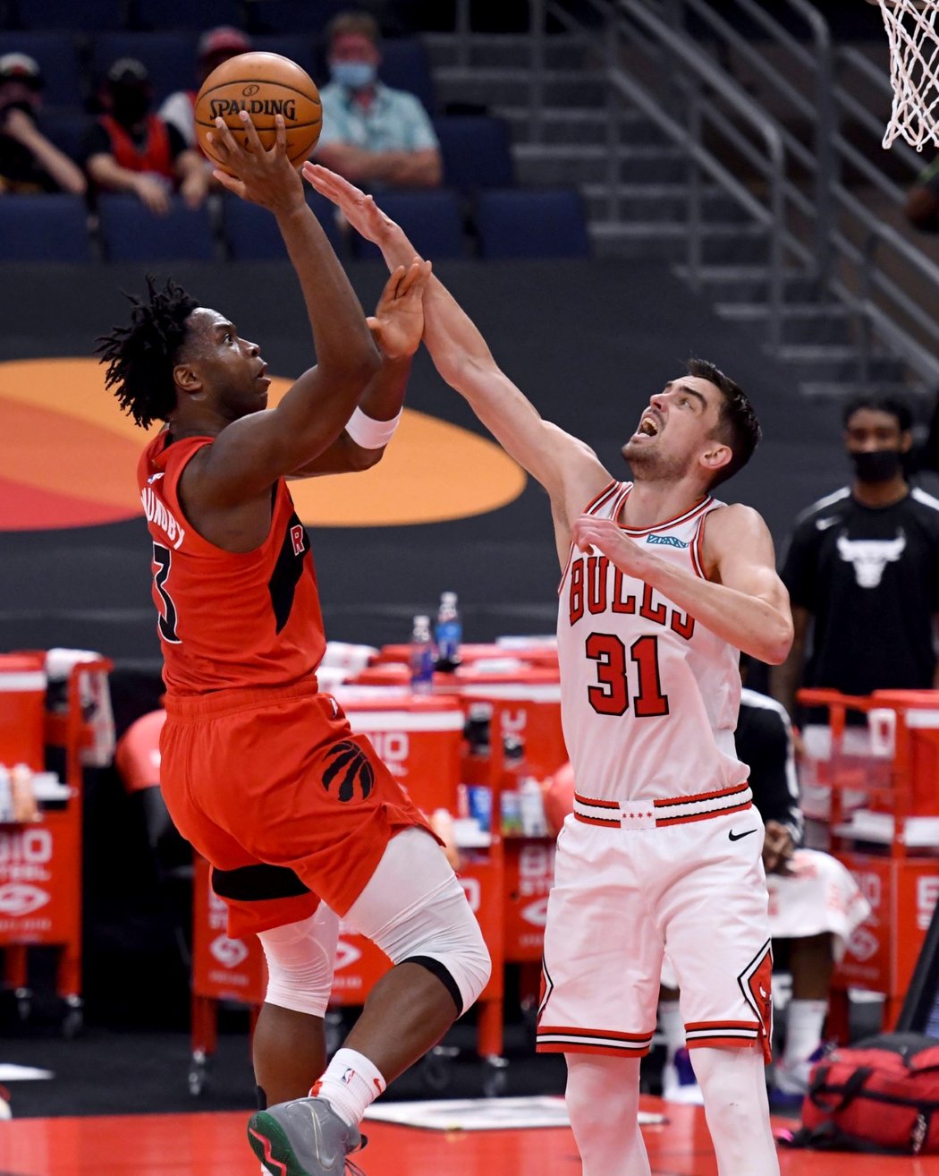 Basketbalisté Chicaga si v boji o play off připsali třetí výhru v řadě, Tomáš Satoranský k vítězství 122:113 v Torontu přispěl 9 body a 7 asistencemi.