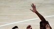 Ani 12 bodů Tomáše Satoranského nestačilo basketbalistům Chicaga k odvrácení porážky 97:108 v Atlantě a Bulls se tak vzdálila šance na play off NBA.