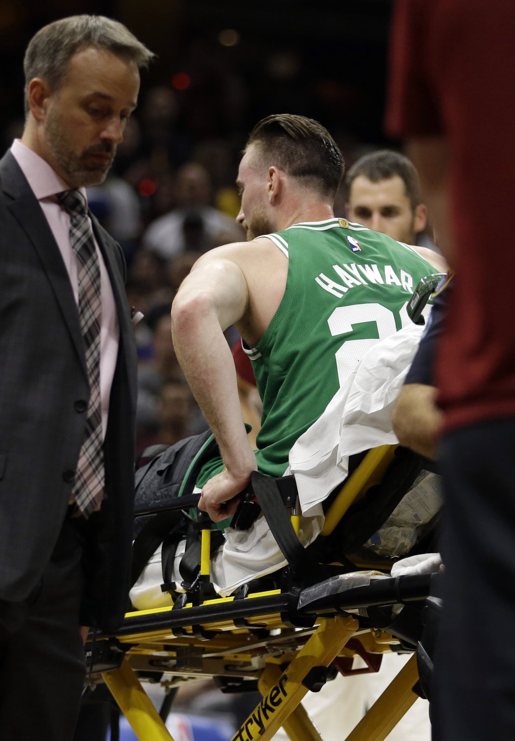 Gordon Hayward je tvrdý muž, i přes hrůzostrašné zranění se snažil být v klidu