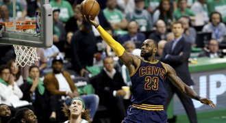 James překonal Jordanův rekord a dovedl Cleveland do finále NBA