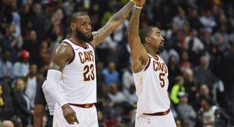 Cleveland díky Loveovi s Jamesem vyhrál v NBA podesáté za sebou