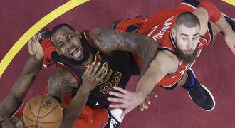 Cleveland i Boston vedou po dramatech série NBA už 3:0