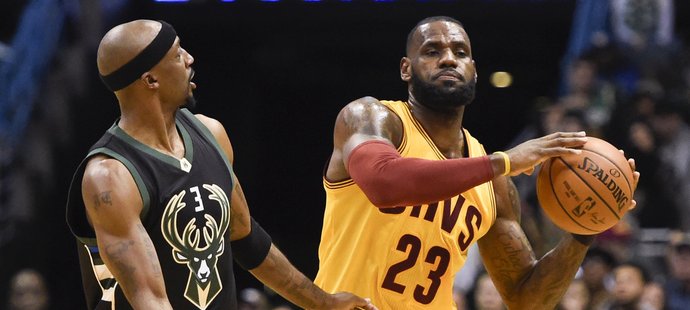 Basketbalista LeBron James se v historické tabulce střelců NBA posunul na osmé místo