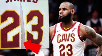 Miliardová smlouva Nike s NBA budí rozpaky. Z LeBronova dresu je rarita