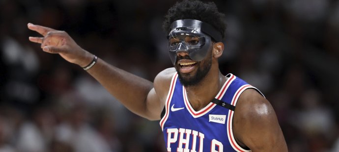 Po desetizápasové absenci způsobené zraněním se basketbalista Joel Embiid vrátil do sestavy Philadelphie