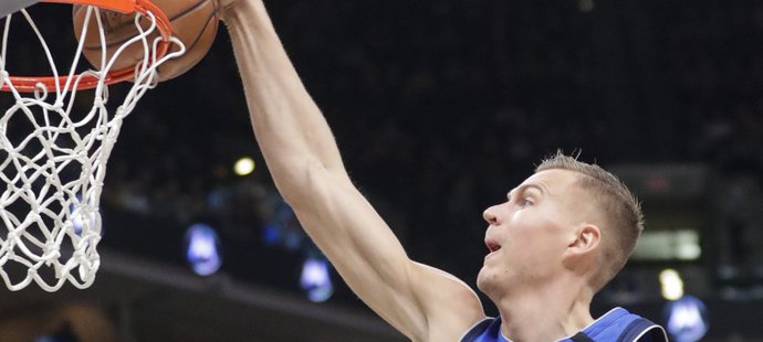 Indiana podlehla 103:112 Dallasu, který dovedl k vítězství Kristaps Porzingis 38 body.