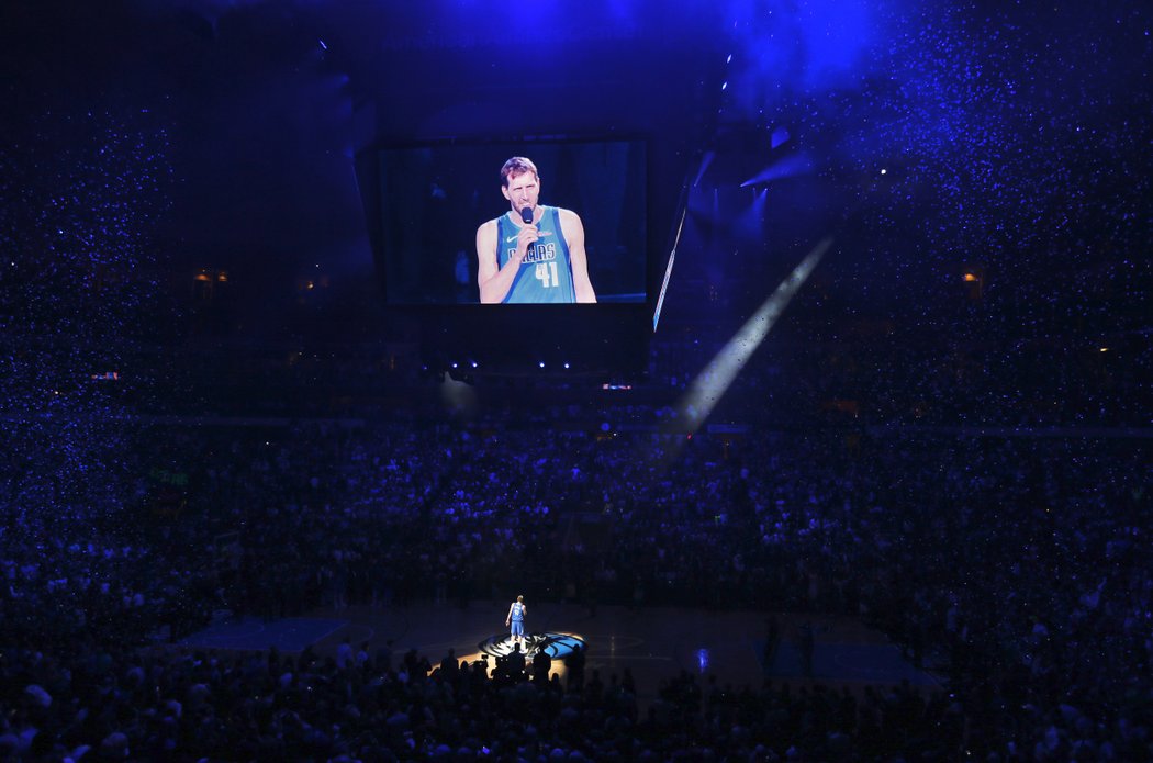 Před rozlučkovým zápasem má Nowitzki na kontě 31.540 bodů. Poslední sezonu mu přitom zkrátila operace kotníku, po níž přišel do poloviny prosince o 26 duelů. Do play off se s Dallasem neprobojoval.