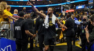 Golden State jasně přehráli Dallas. Curry a spol. bodovali, Dončič pokrytý