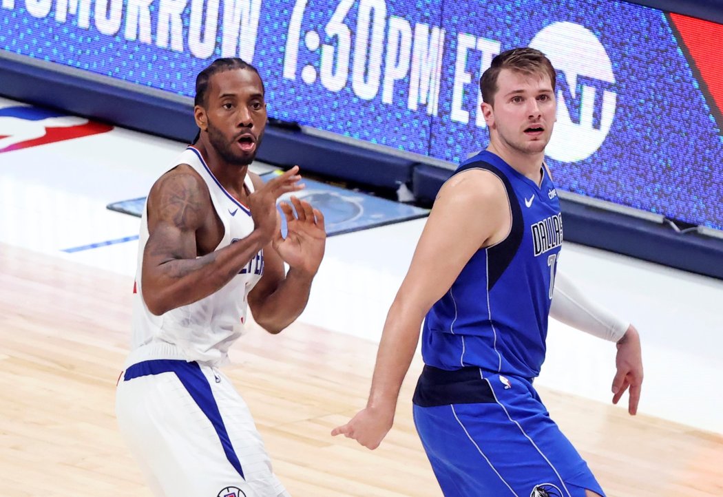 Hvězdy obou týmů, Kawhi Leonard z Clippers a Luka Dončič z Dallasu