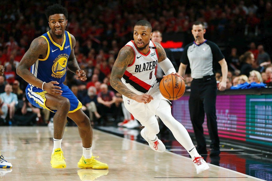 Damian Lillard (vpravo) patří mezi poslední omluvené