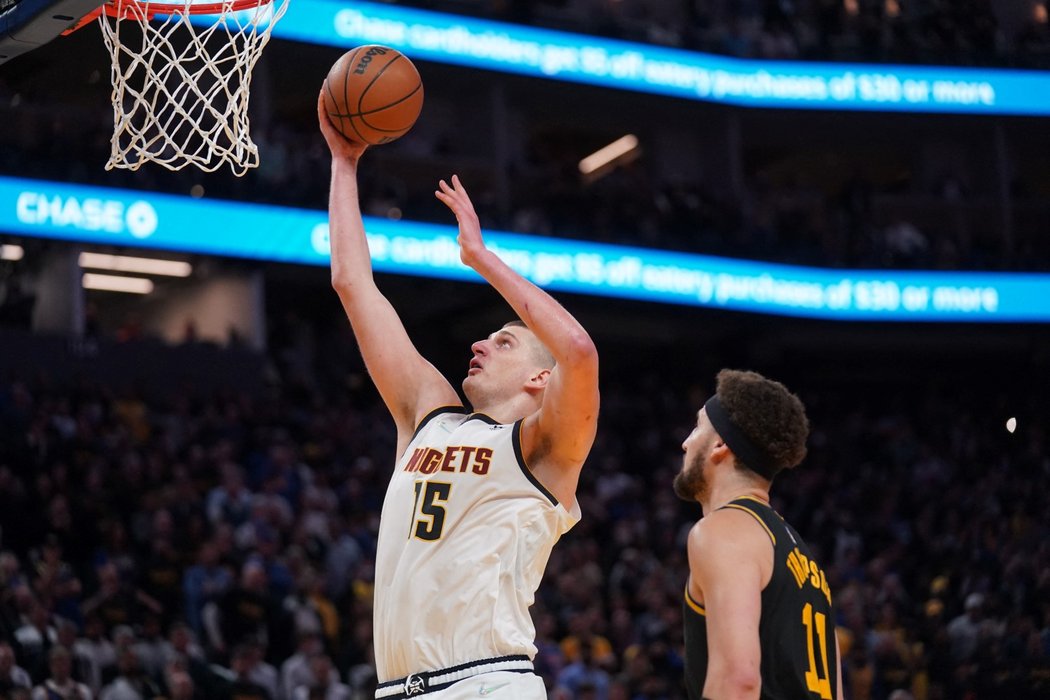 Srbský basketbalista Nikola Jokič z Denveru Nuggets byl vyhlášen nejužitečnějším hráčem sezony NBA