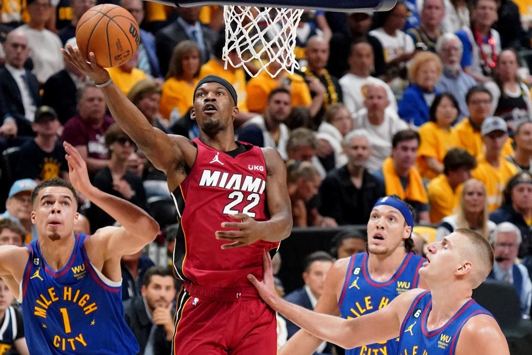 Basketbalisté Miami na Denver v úvodním klání nestačili